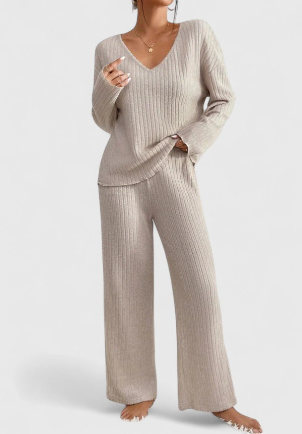 Angeline Comfortable Set | V-Neck Sweater and Wide-Leg Ribbed Pants