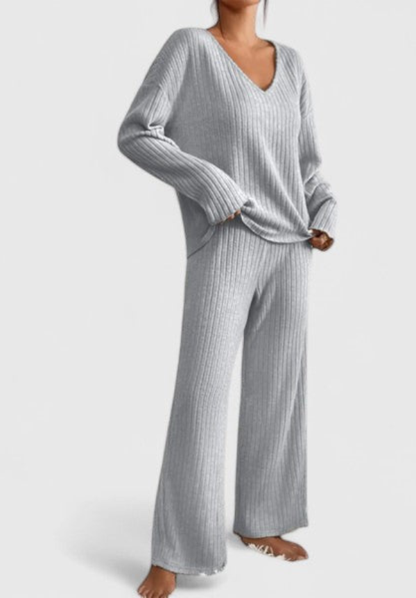 Angeline Comfortable Set | V-Neck Sweater and Wide-Leg Ribbed Pants